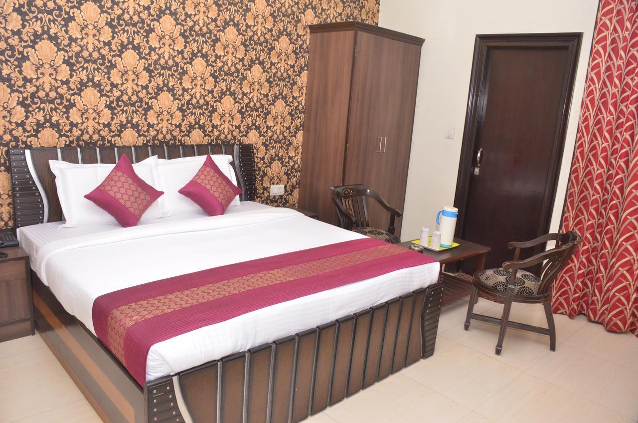 Hotel Jinendra Inn Jaipur Bagian luar foto