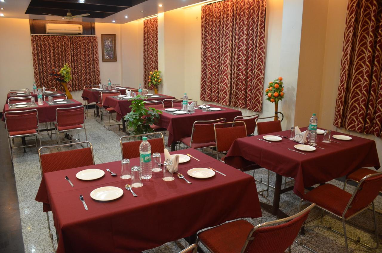Hotel Jinendra Inn Jaipur Bagian luar foto